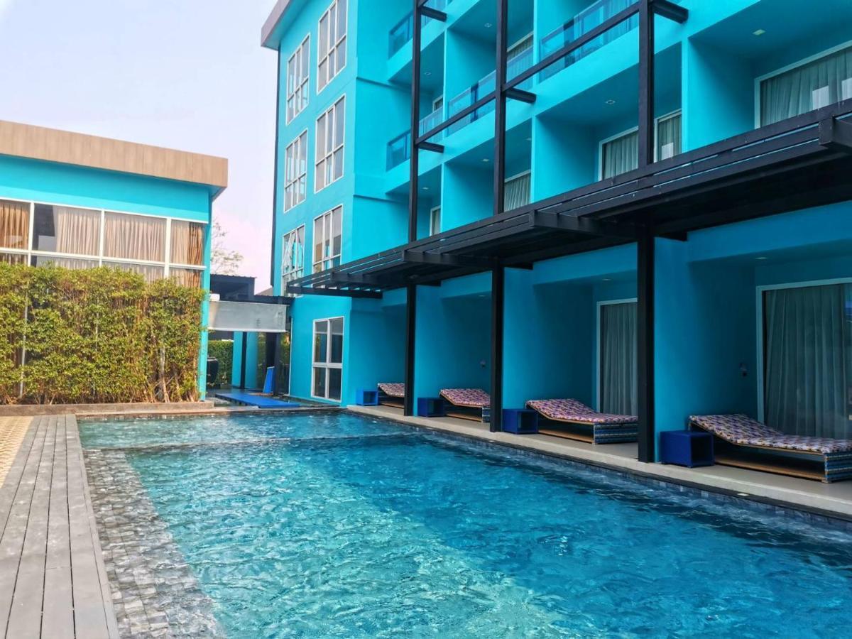 Beach Walk Boutique Resort Bang Saen Bagian luar foto