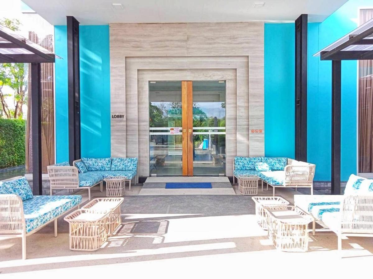 Beach Walk Boutique Resort Bang Saen Bagian luar foto