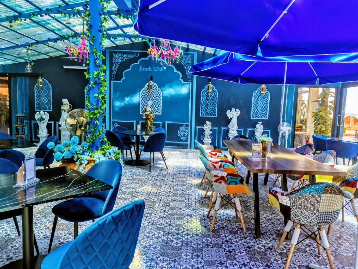Beach Walk Boutique Resort Bang Saen Bagian luar foto