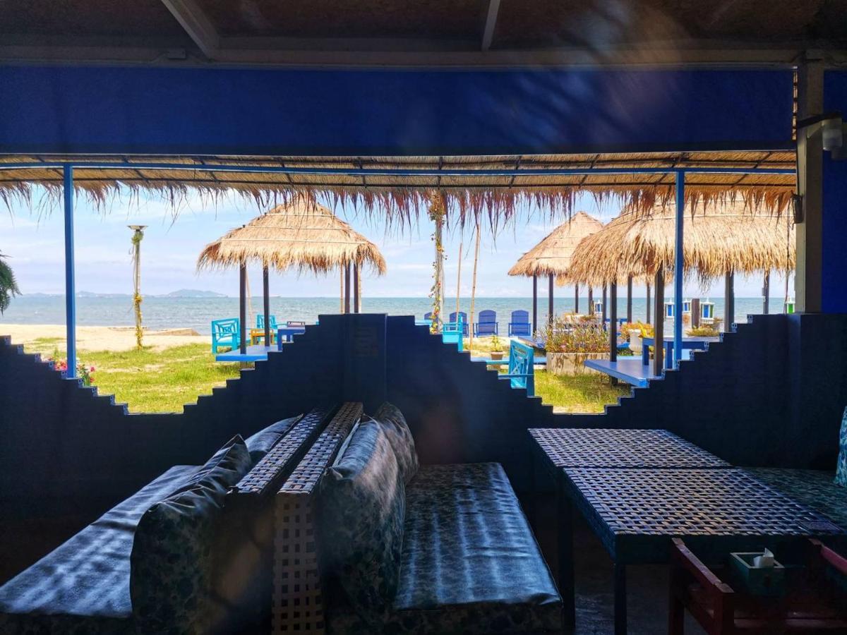 Beach Walk Boutique Resort Bang Saen Bagian luar foto