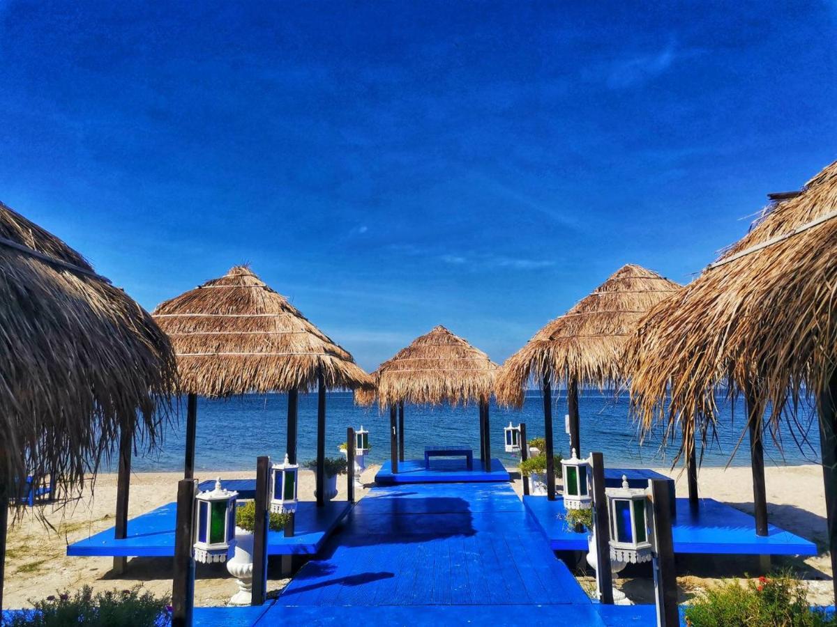 Beach Walk Boutique Resort Bang Saen Bagian luar foto