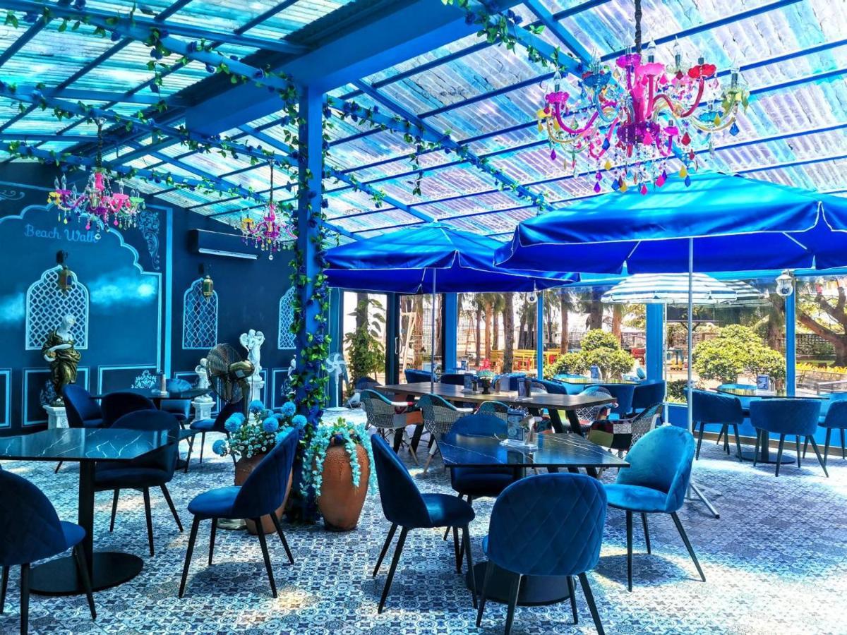 Beach Walk Boutique Resort Bang Saen Bagian luar foto
