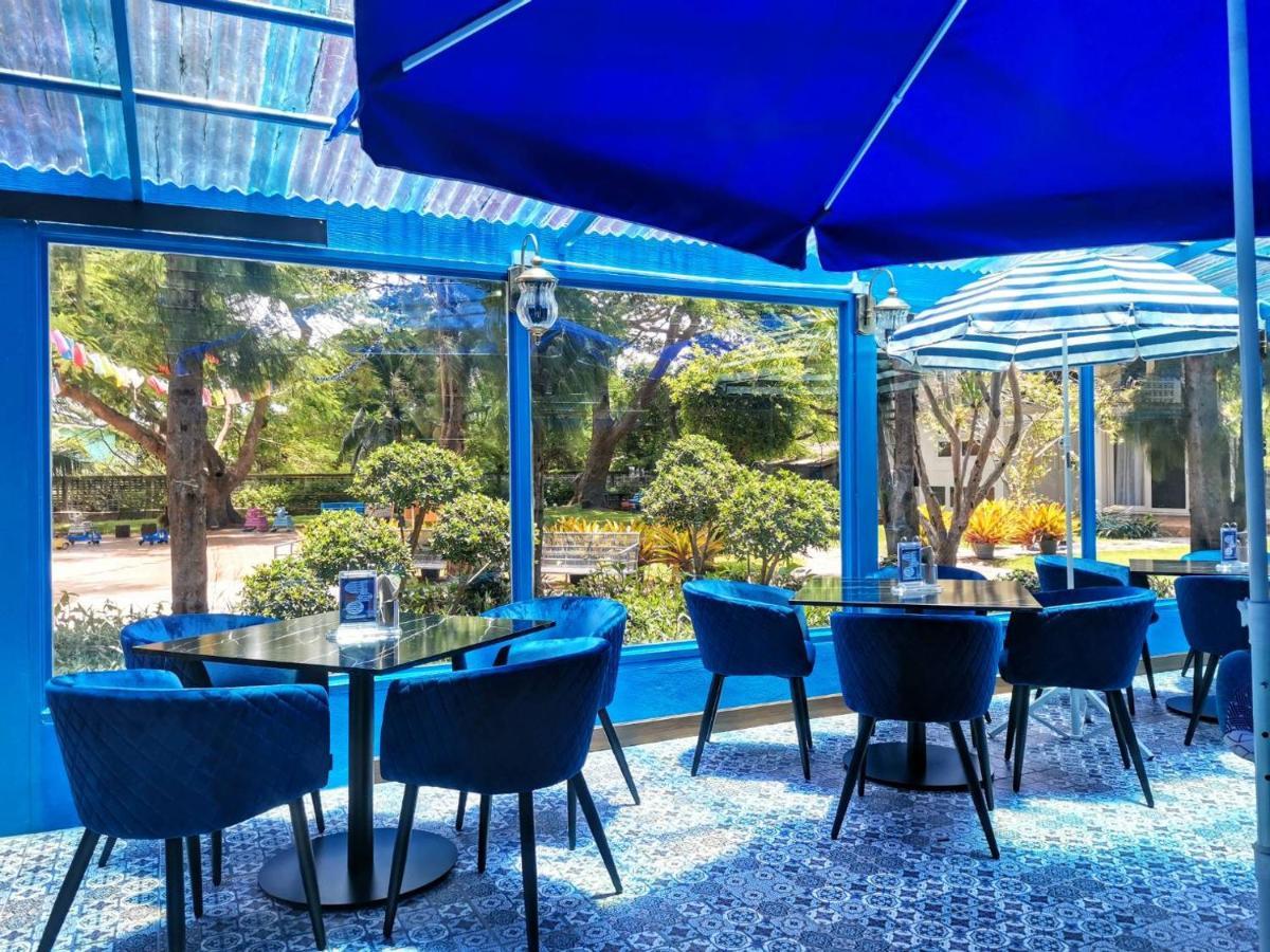 Beach Walk Boutique Resort Bang Saen Bagian luar foto
