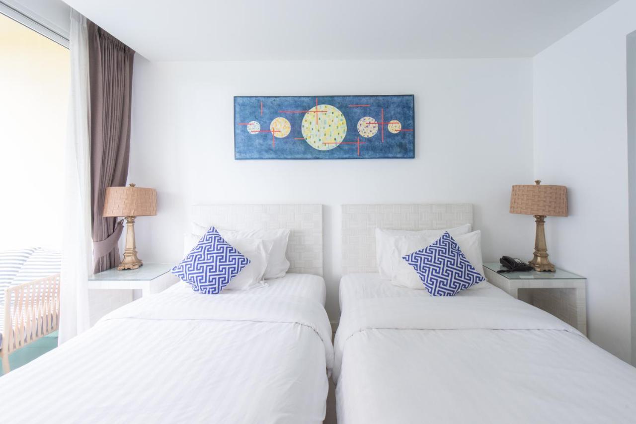 Beach Walk Boutique Resort Bang Saen Bagian luar foto