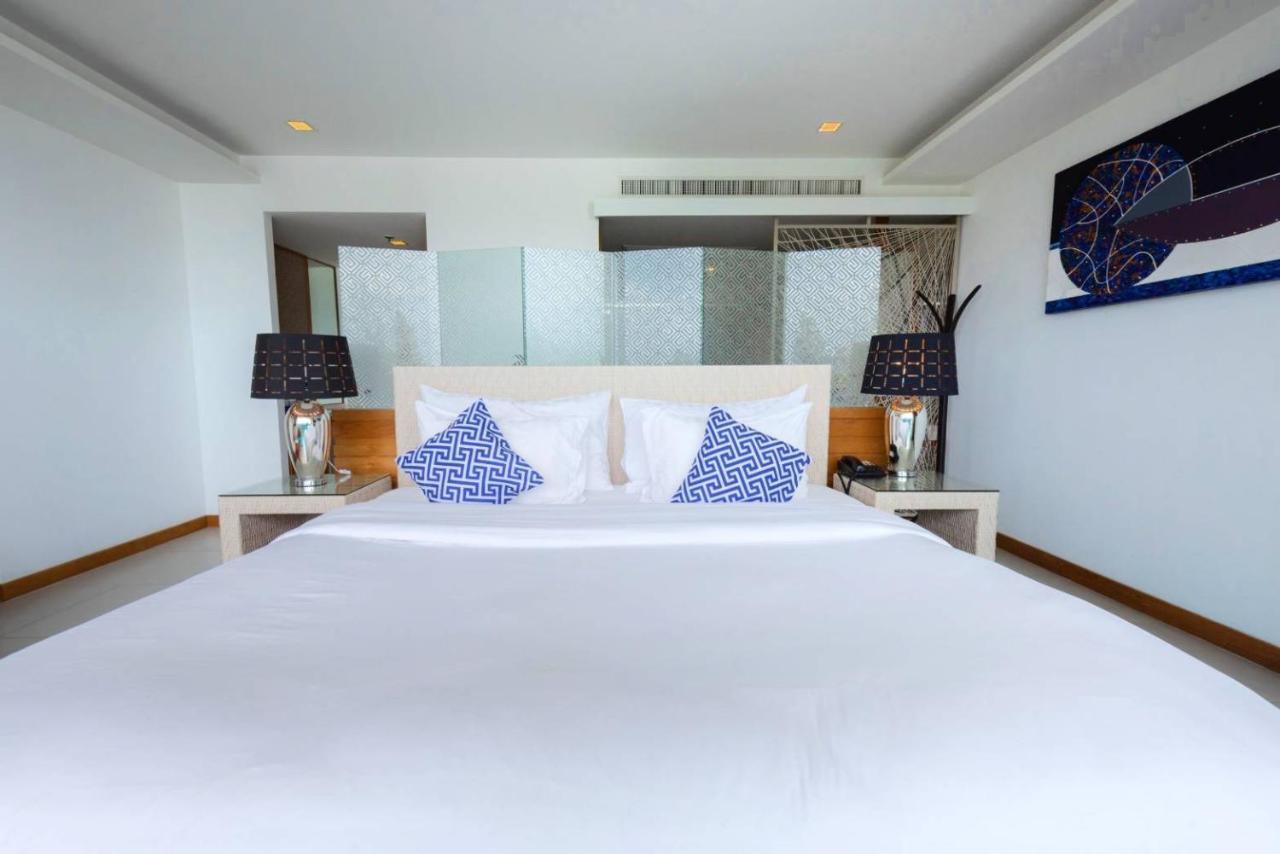 Beach Walk Boutique Resort Bang Saen Bagian luar foto