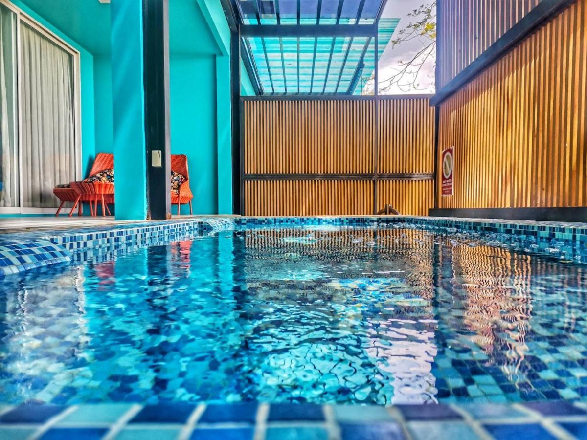 Beach Walk Boutique Resort Bang Saen Bagian luar foto