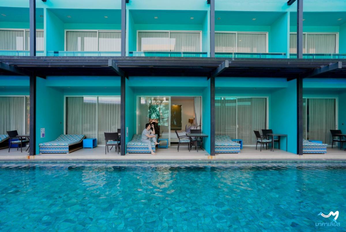 Beach Walk Boutique Resort Bang Saen Bagian luar foto